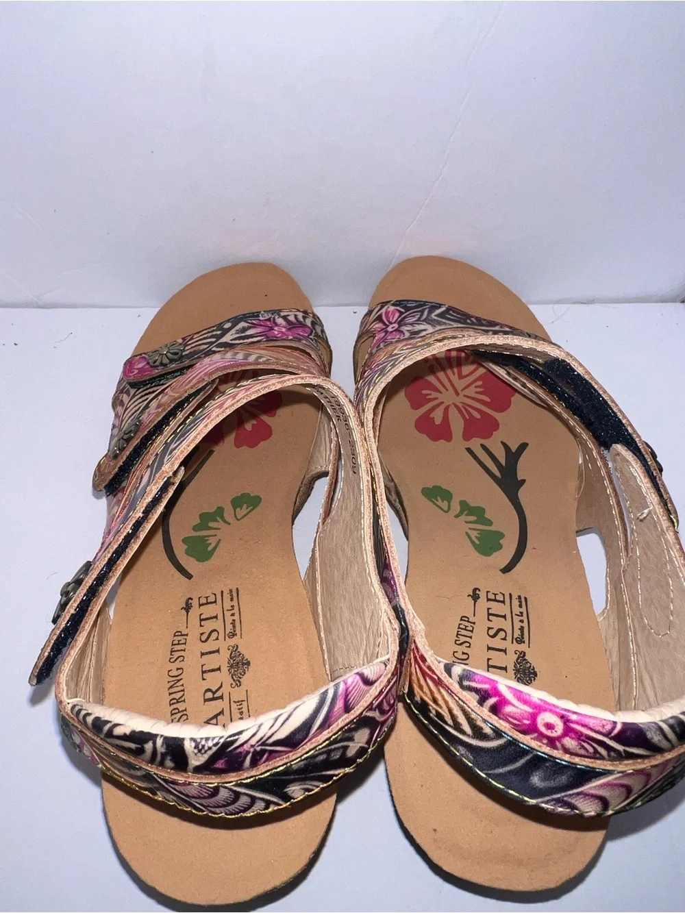 L’Artiste by Spring Step BONVOYAGE Women’s Floral Leather Wedge Sandals – EU 39
